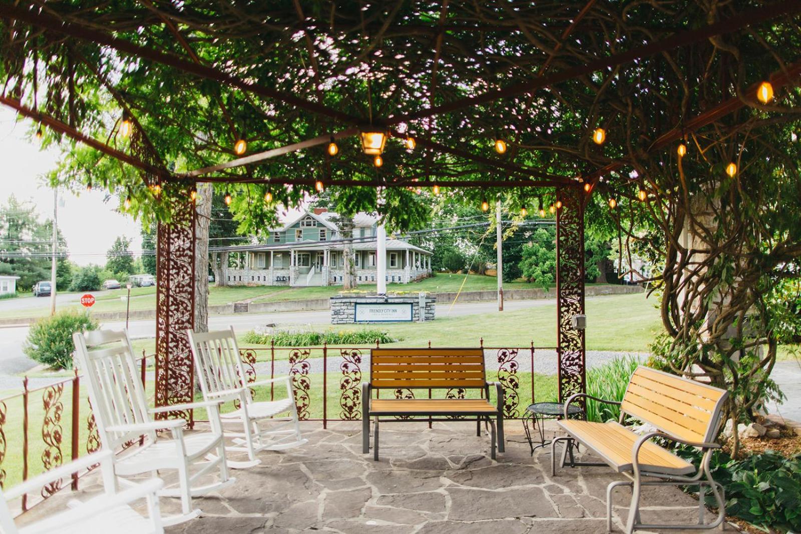 Friendly City Inn B&B Гаррісонбурґ Екстер'єр фото