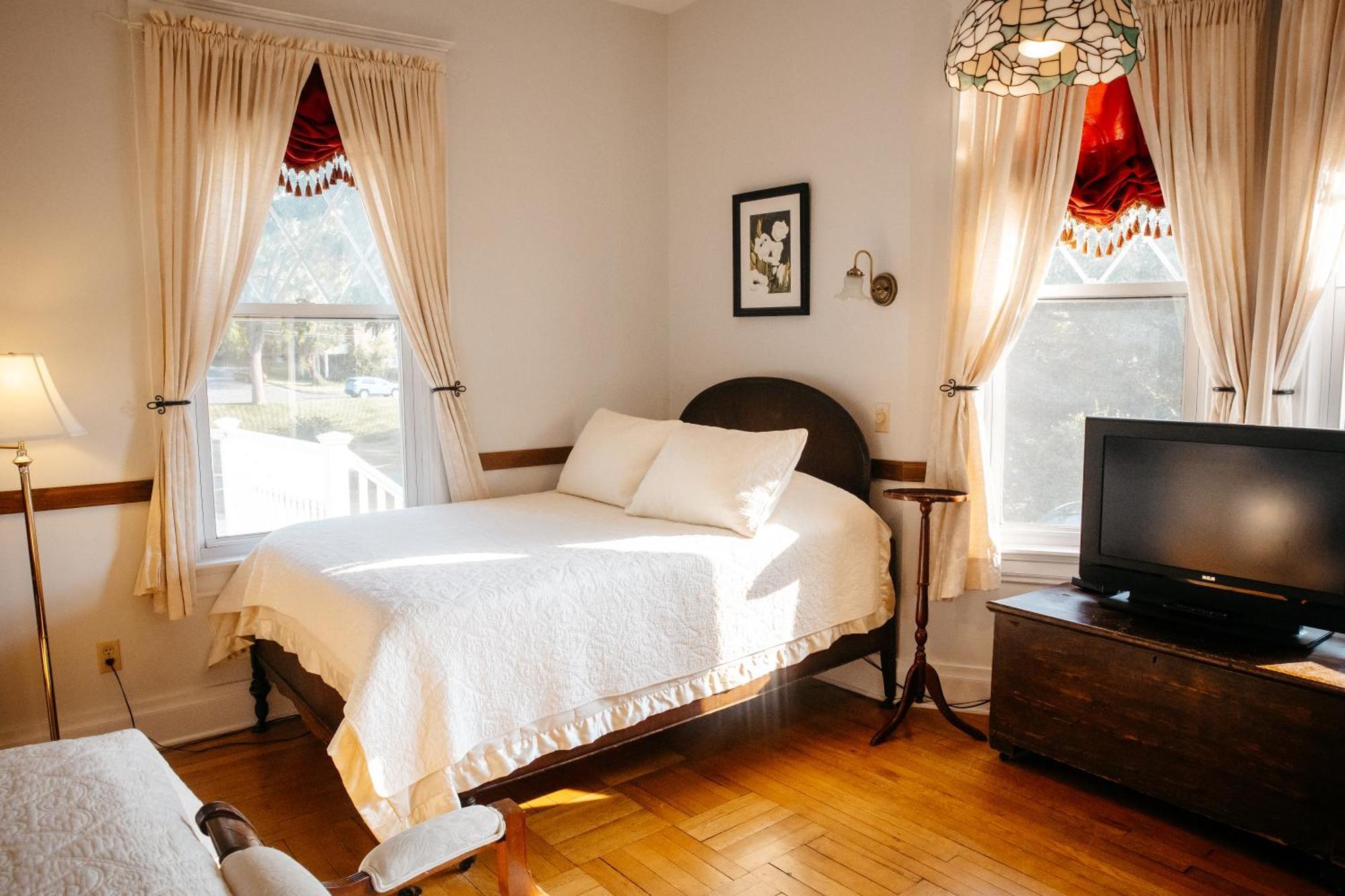 Friendly City Inn B&B Гаррісонбурґ Екстер'єр фото